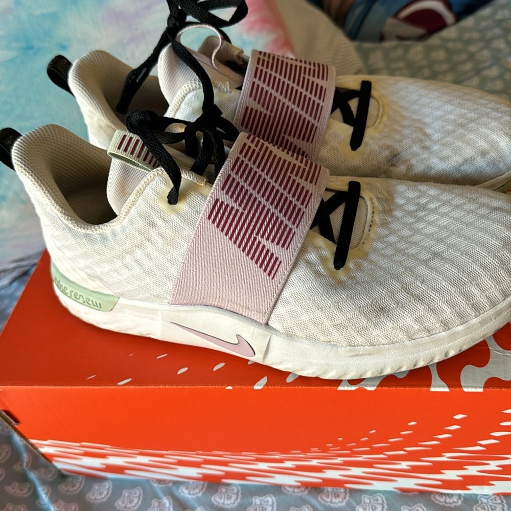 Nike renew size 9 women’s shoes